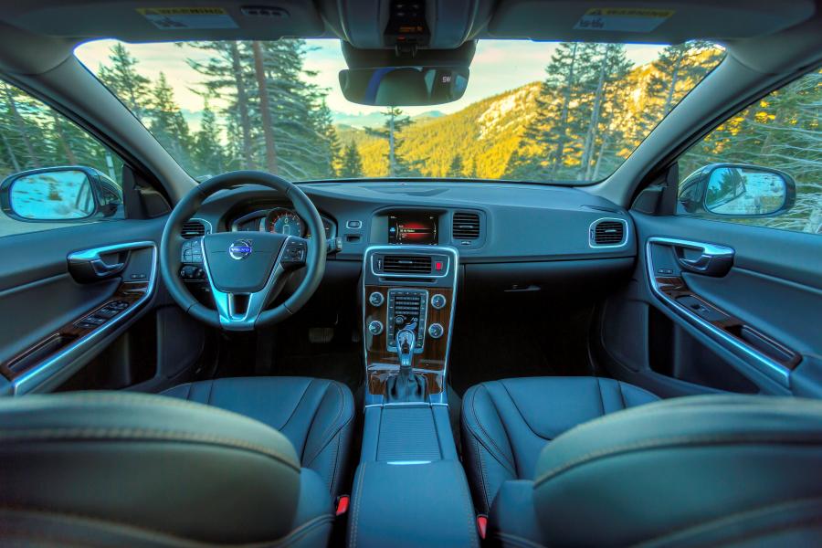  Volvo V60 Cross Country 2015 года  (US) (фото 21 из 23)